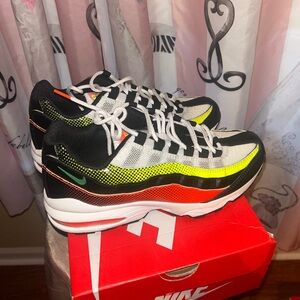 Nike 95 Air Max  Trainers Black & Aloe Verde New